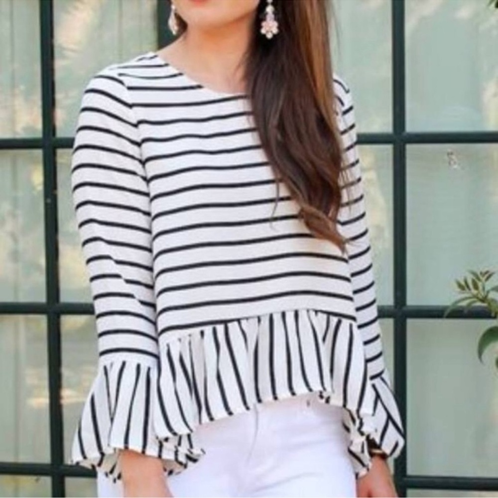a.n.a Black and White Striped Blouse
Caja 6
